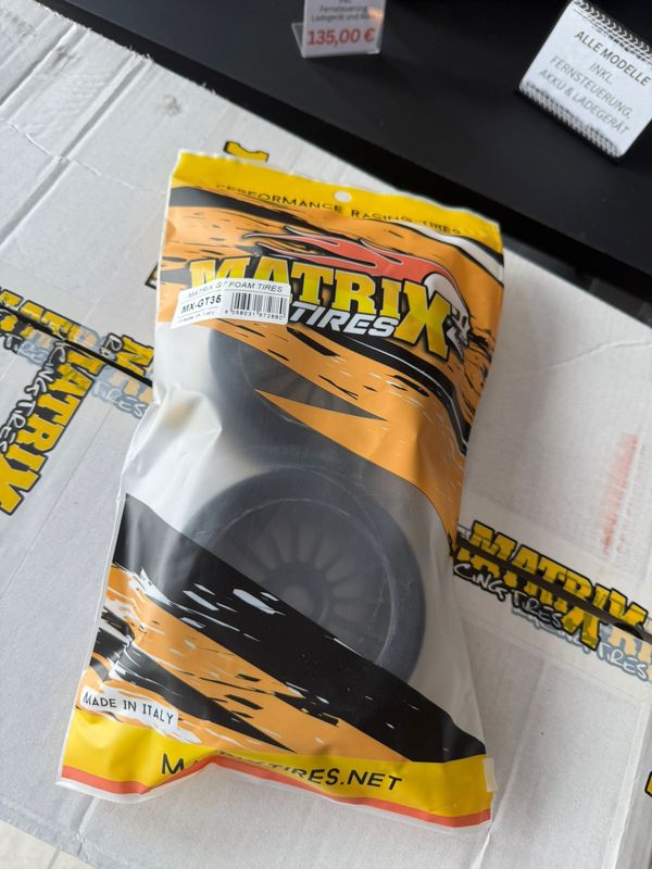 Matrix 1:8 GT Moosgummi Reifen 35 Shore Komplettrad verklebt (2 Stück)