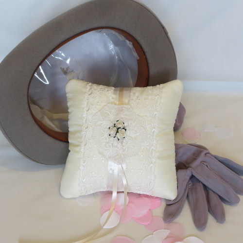 Nottingham Lace Wedding Ring Lace Cushion
