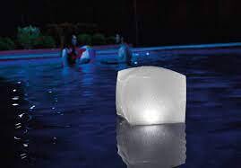 Lampe flottante led cube