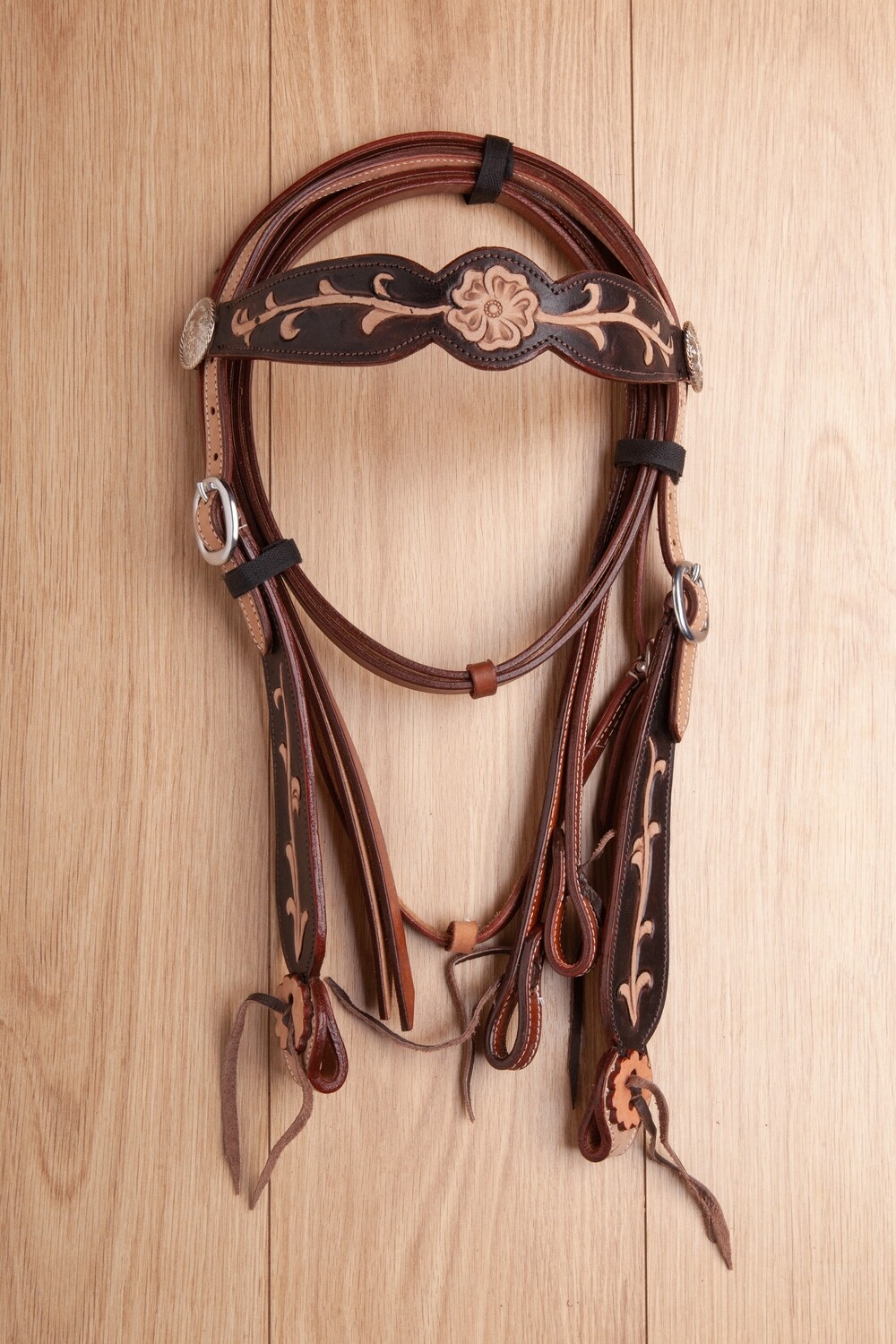 Testiera western Fender Saddlery, frontale con decoro floreale e conchos (USA0325)