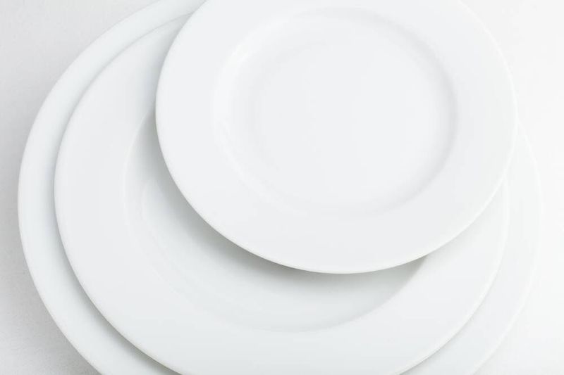 ASSIETTES RONDES PORCELAINES