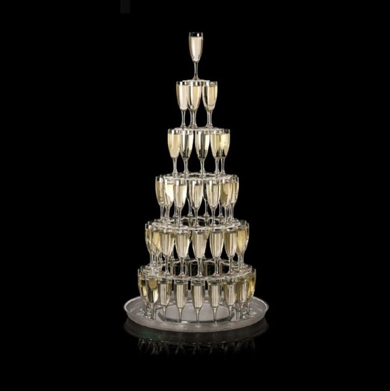 CASCADE A CHAMPAGNE AVEC FLUTES