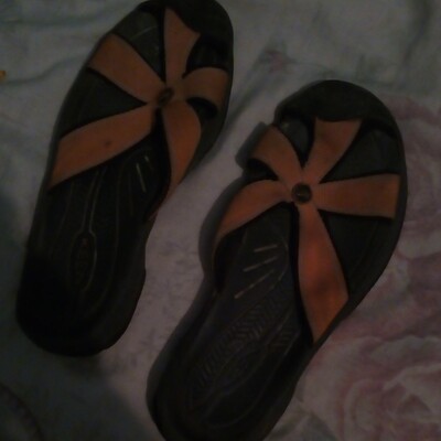 Keen female slippers