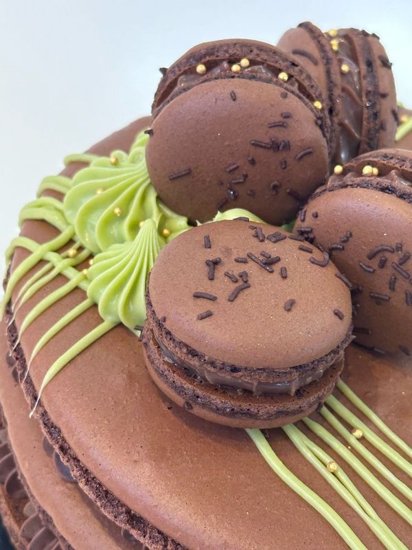 Dubai Chocolate Pistachio Macaron Cake