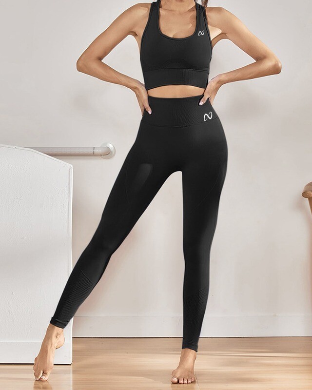 Seamless Racer Back Sports Bra &amp; Sports Leggings (Scrunch Butt)