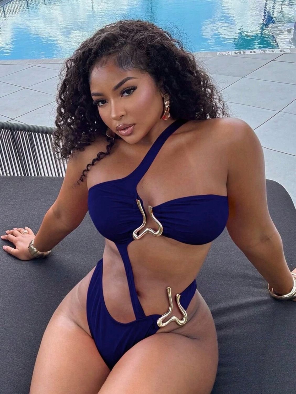 1 Piece Hollow Metal Decor Sexy Swimsuit