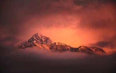 Mt Lyall sunrise, Te Anau