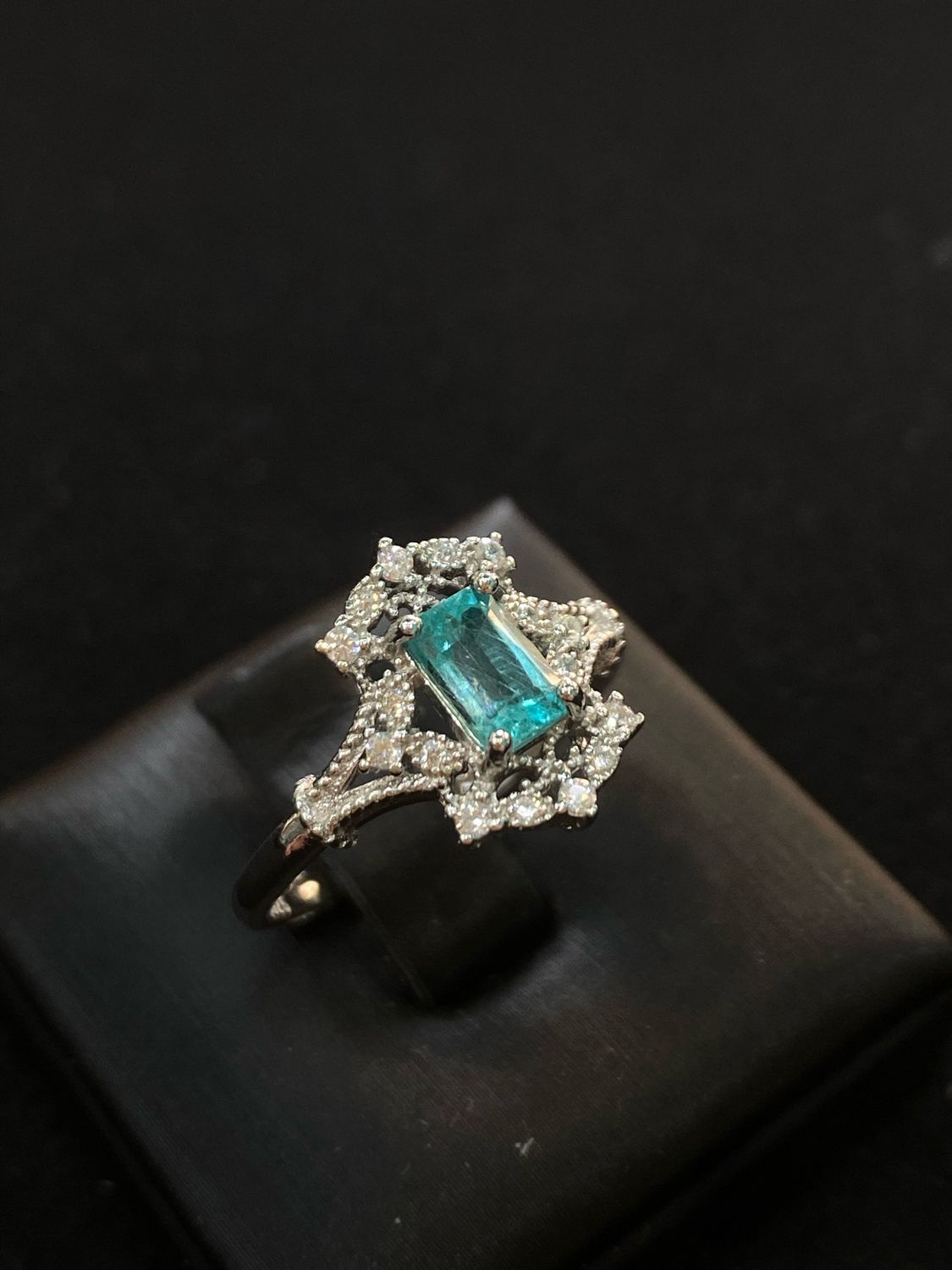 Anello con Gemma di Apatite Naturale Verde Acqua
