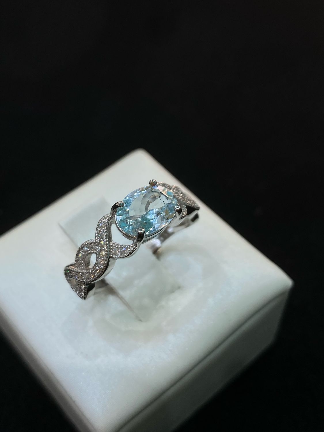 Anello Acquamarina Naturale e Zirconi