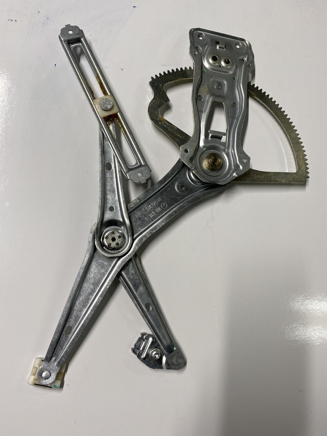 Lève vitre électrique sans moteur.   W163
