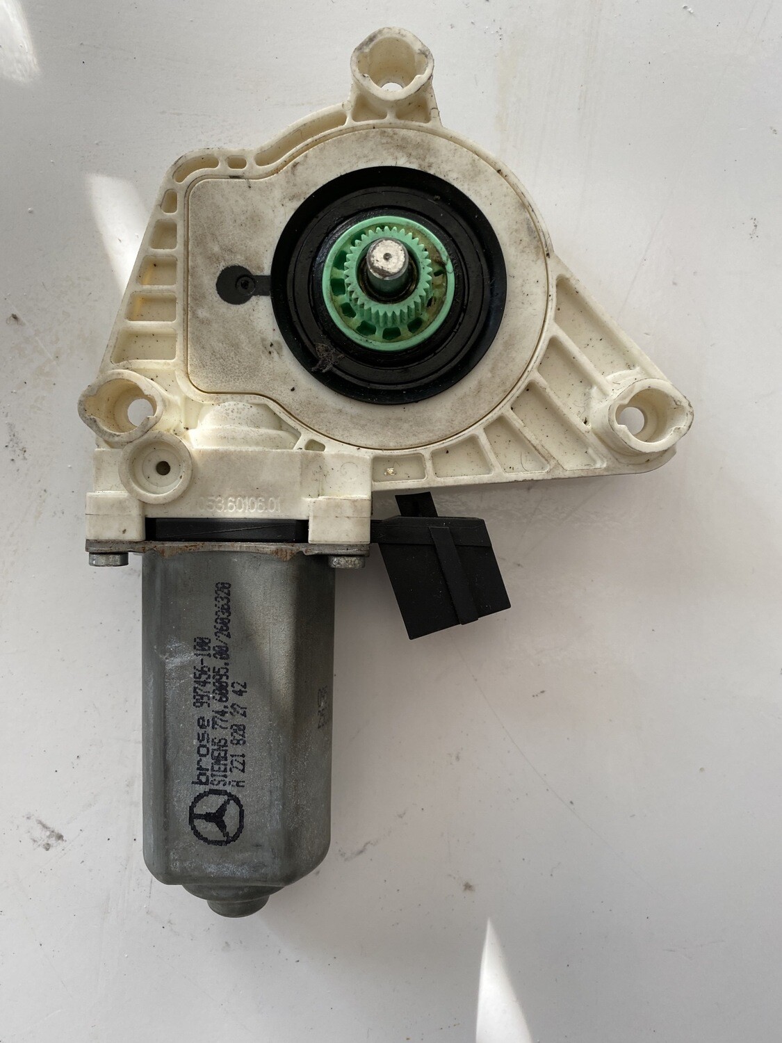 Moteur lave-glace avant gauche Mercedes Classe s w221