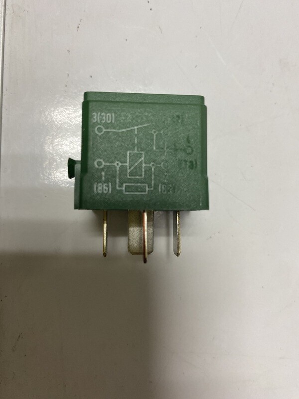 relais suspension compresseur w211 09.  A0009828523