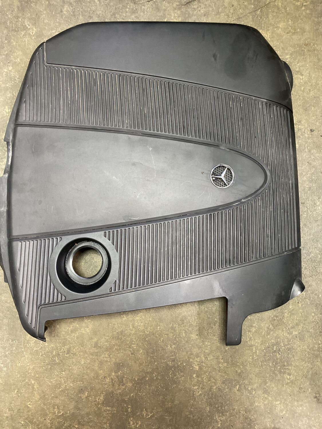 capot moteur A6110160363 w203 01