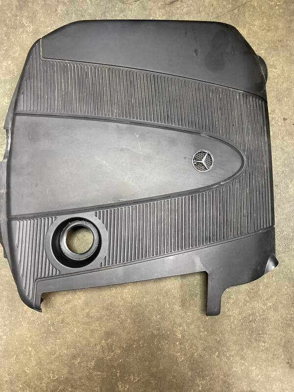 capot moteur A6110160363 w203 01