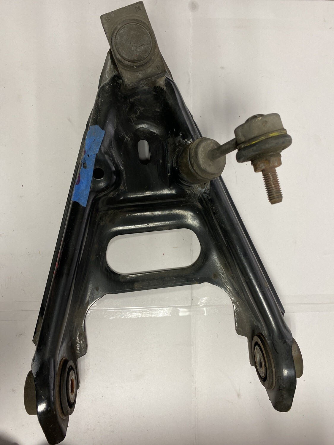 triangle de suspension côté gauche Q0014141V002000000 w450 41 