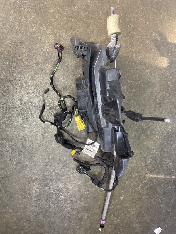 serrure de porte avant droite A2047231008 w204 72 