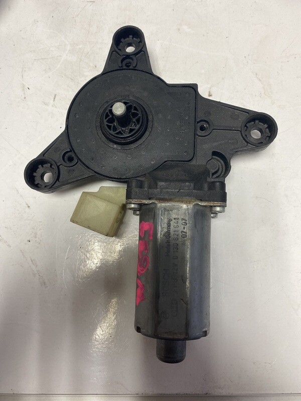 servomoteur lève vitre gauche  FPG12V0130821941 w639 12