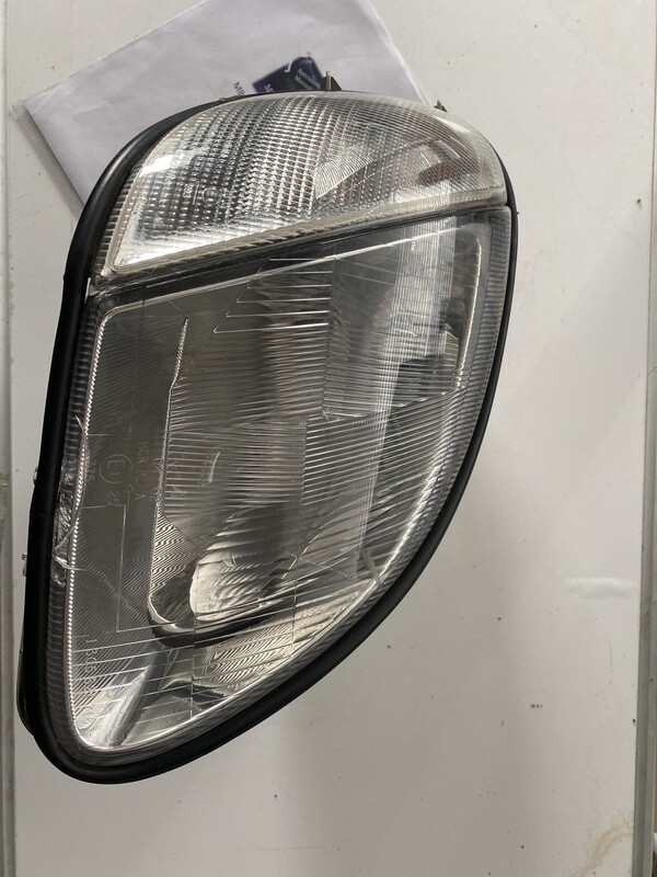 phare avant droite A1708202461 w170 82
