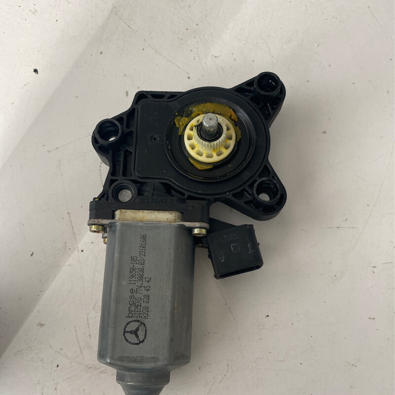 moteur lève vitre w203 A2208204542