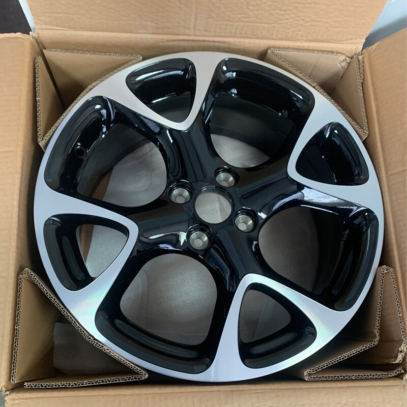 Une jante clio 4
