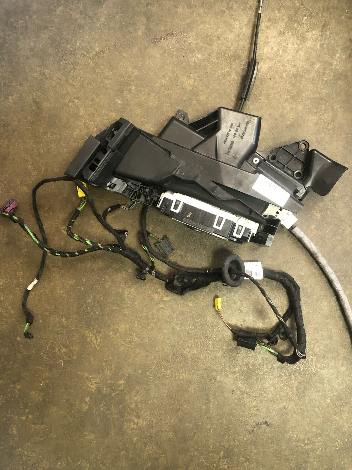 serrure porte av droite A2047231008 w204 08