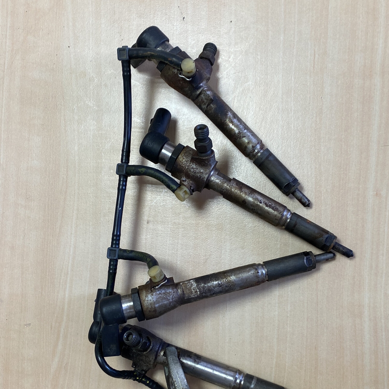INJECTEUR RENAULT CLIO 3 R7820640