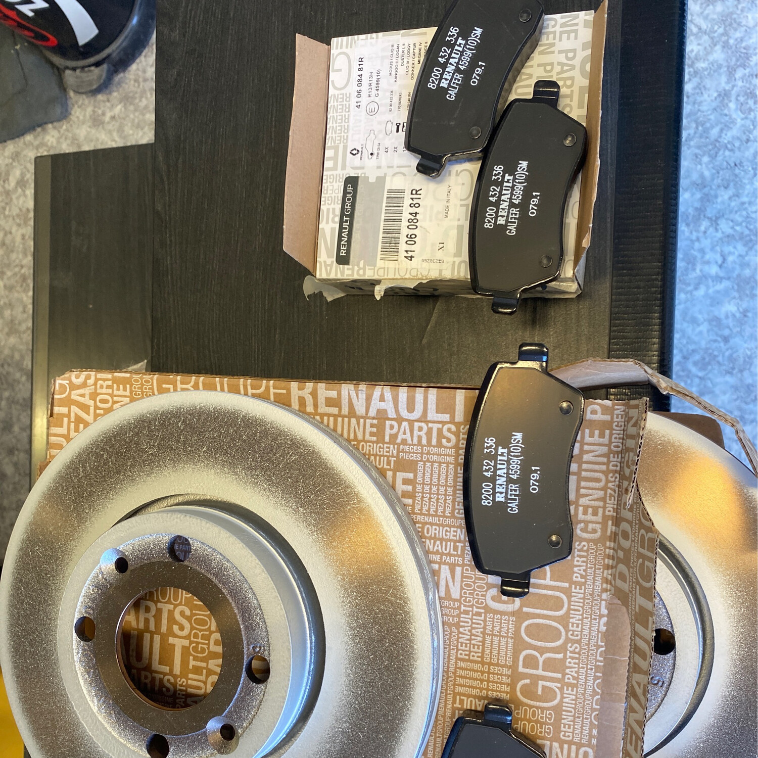 Disques/plaquettes avant Renault clio 4 ref 410608481R/402064911R-cmb
