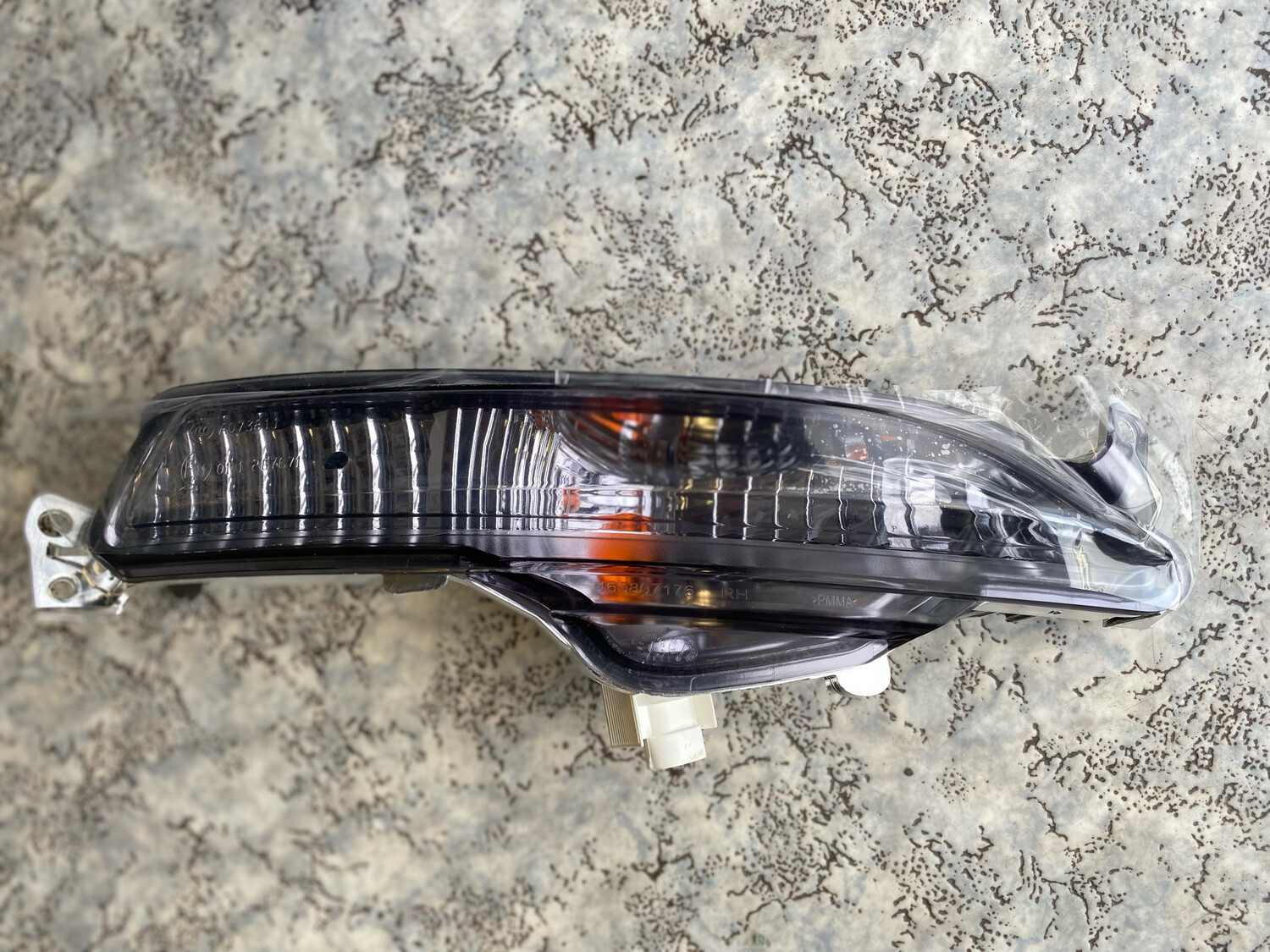Clignotant droit iveco ref 5802312349 cmb