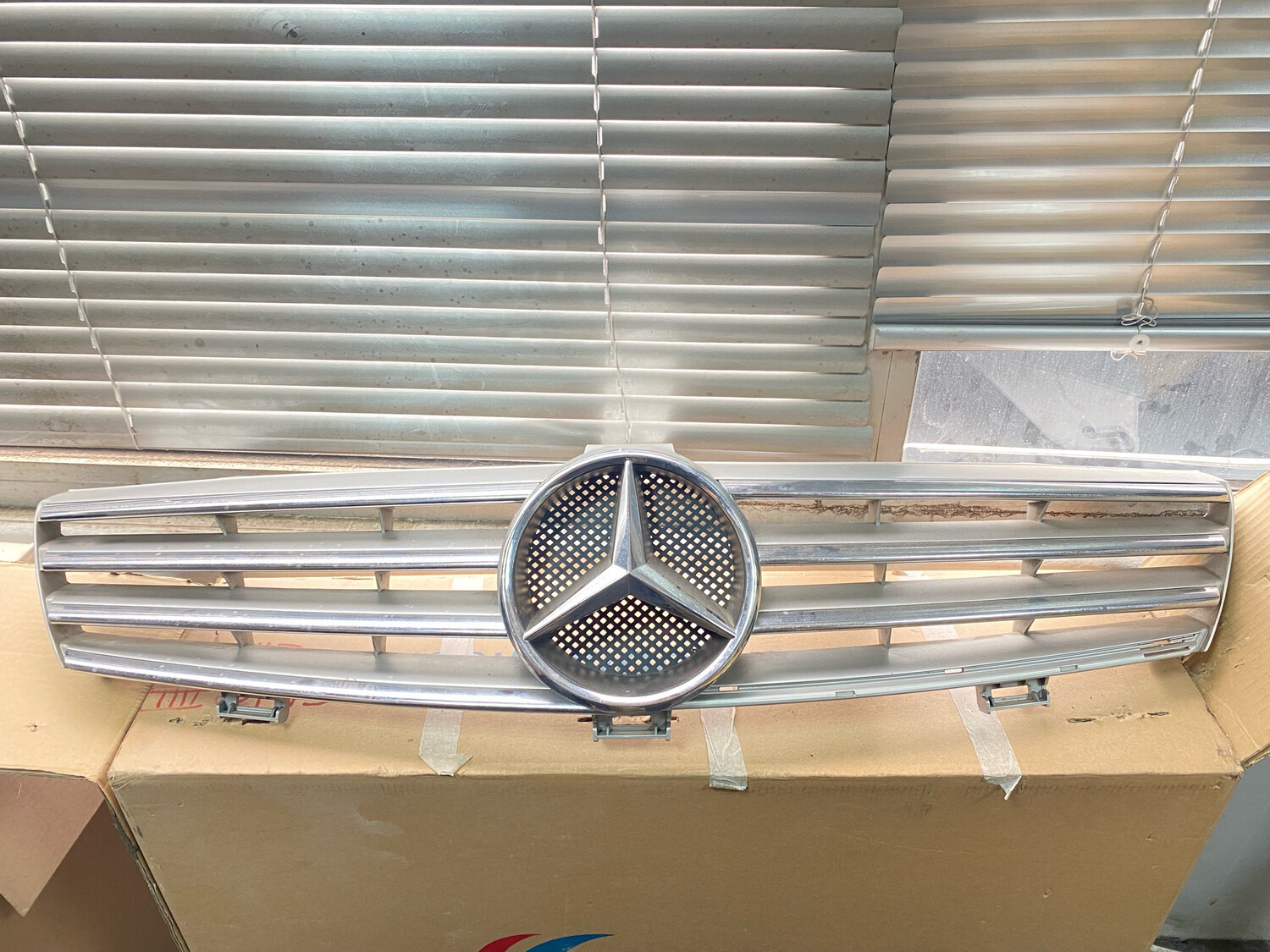 calandre w219 cls A2198800083