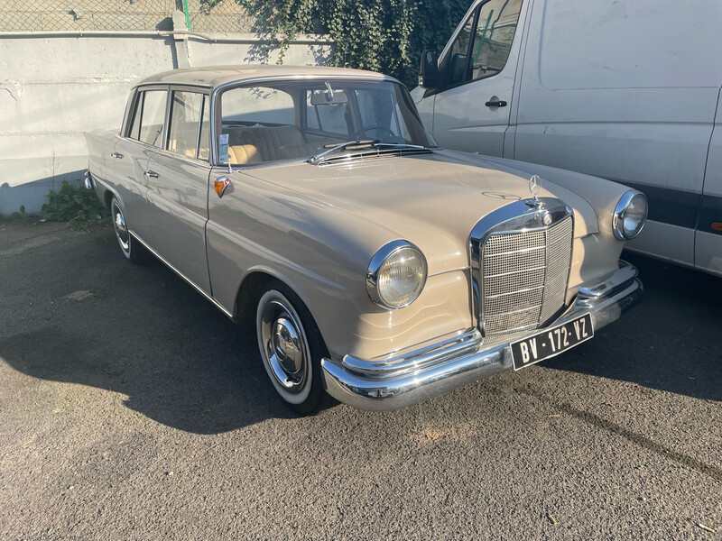 Mercedes w110-1964
