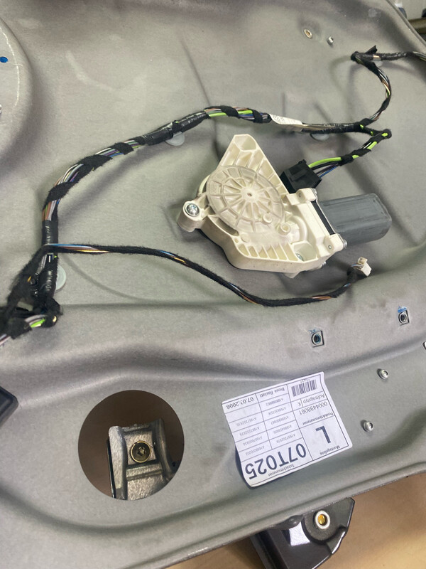 leve vitre électrique avant gauche A1698207326 w169 26