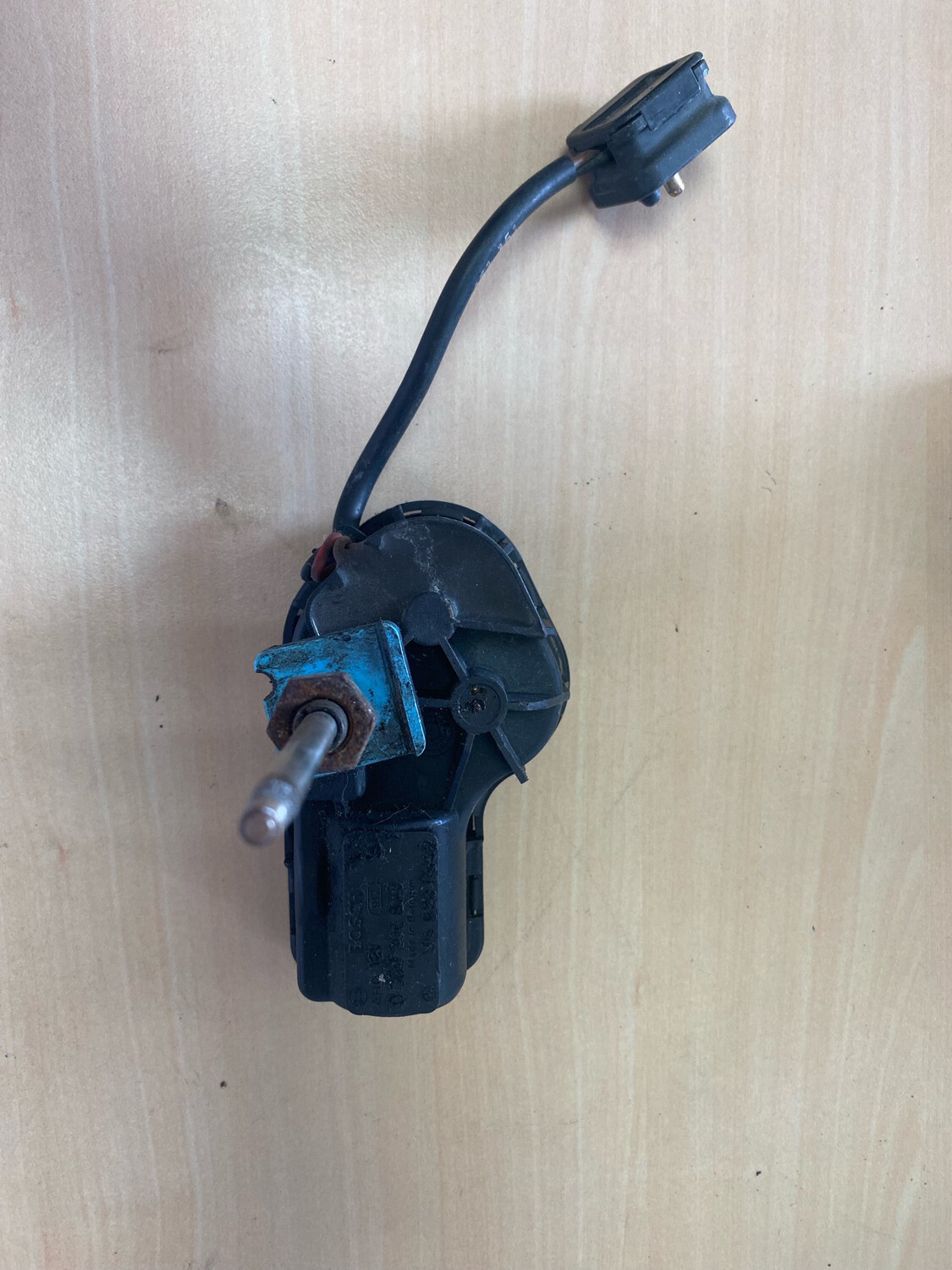 moteur essuie-glaces BOSCH 0380206824 droit w124 classe E