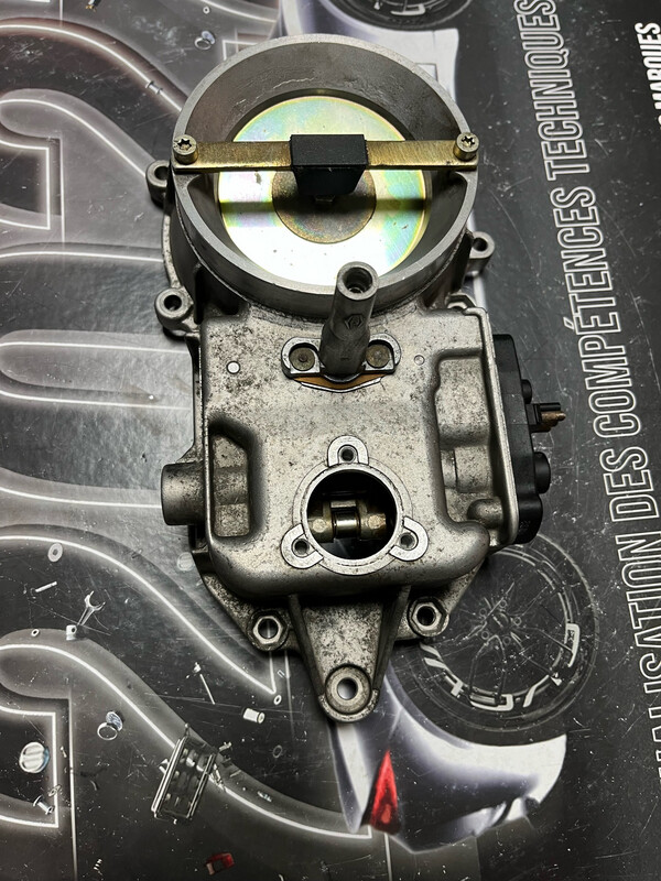 débitmètre BOSCH w124 0438121033