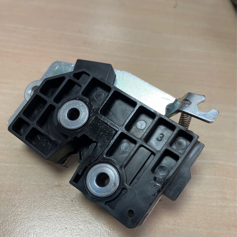 Serrure de porte A4517400500 w451 00