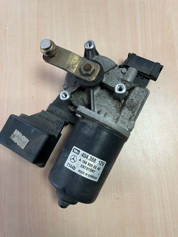 moteur essuie-glaces avant A1688200242 w168 82