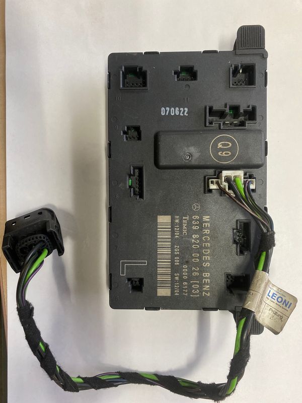 Calculateur porte vito w639 ref A6398200026