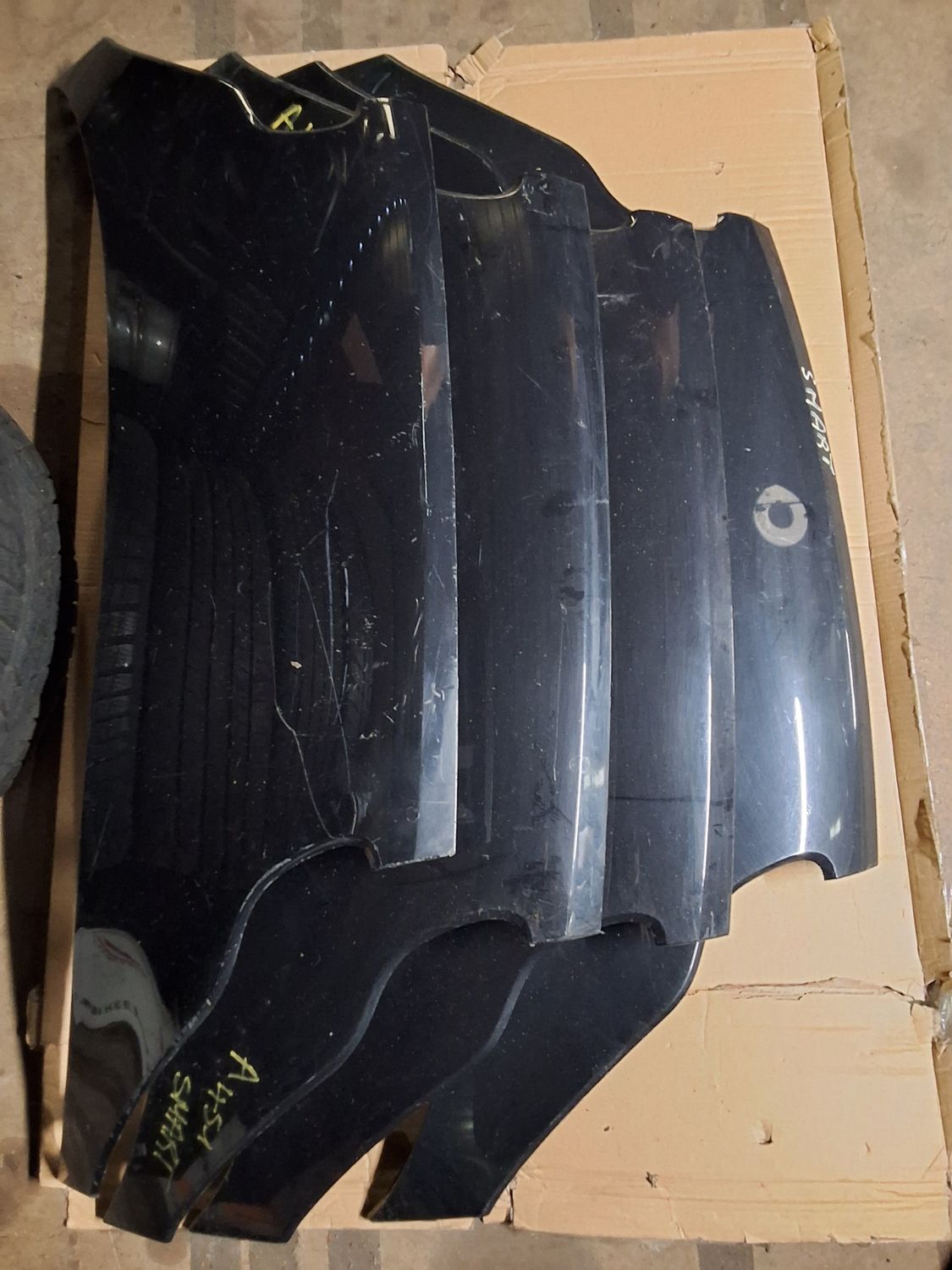 Capot W451 noir rayures moyens état 