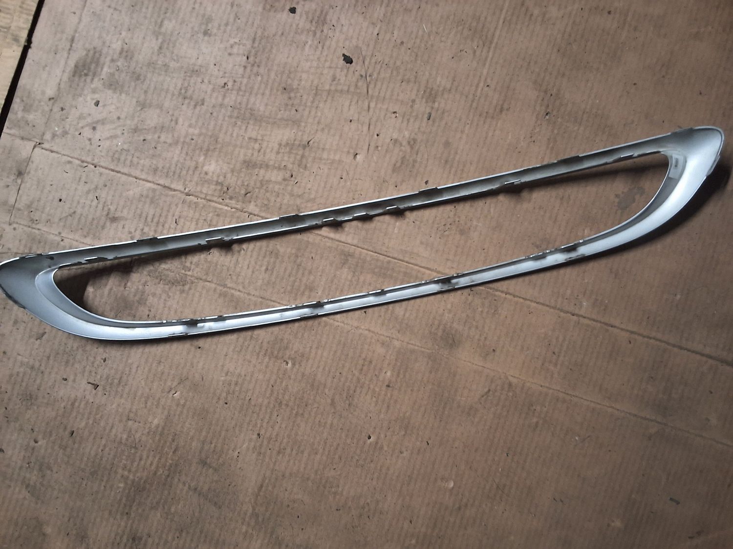 Cadre calandre w451 gris 