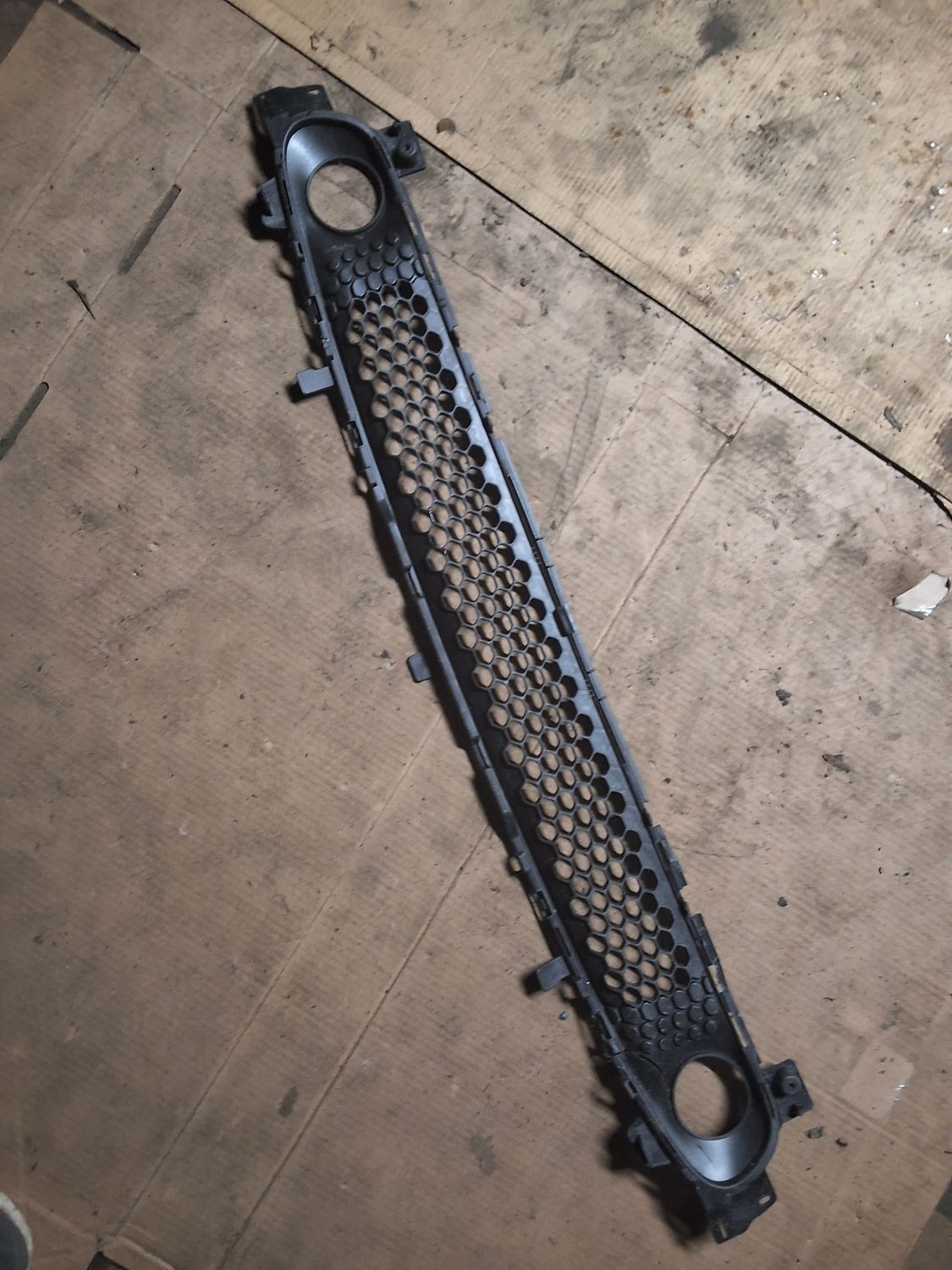 Grille PC avant w453 abîmé 
