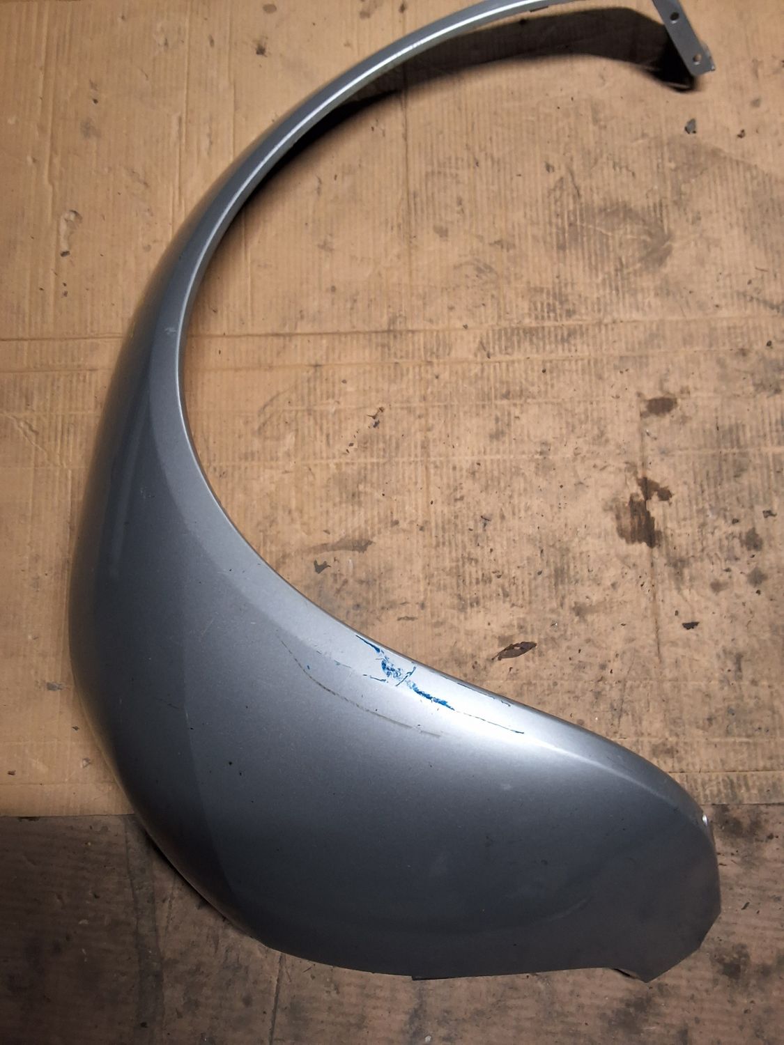 Aile arrière droit w454 gris abîmé 