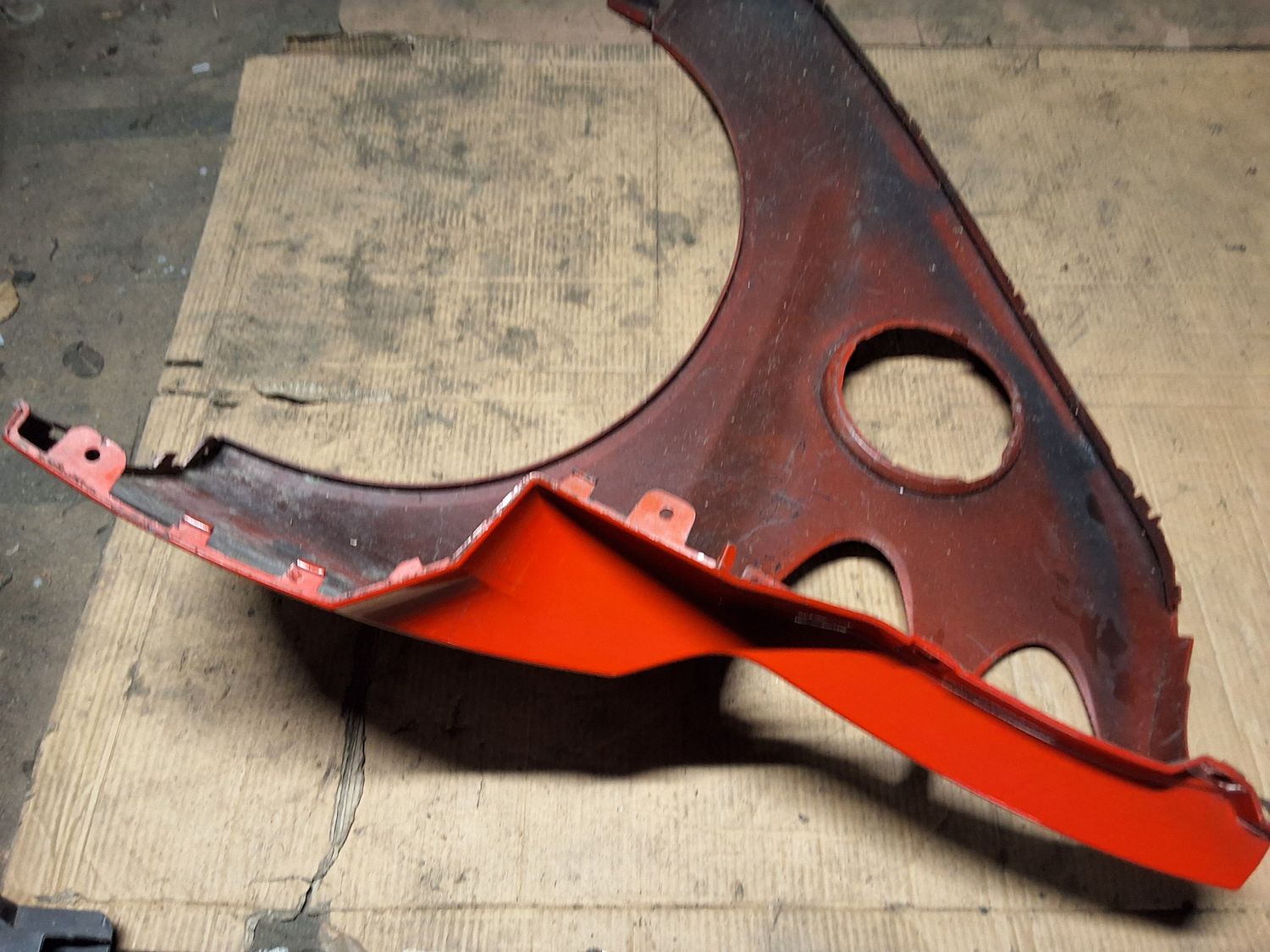 Aile arrière droit W451 rouge 