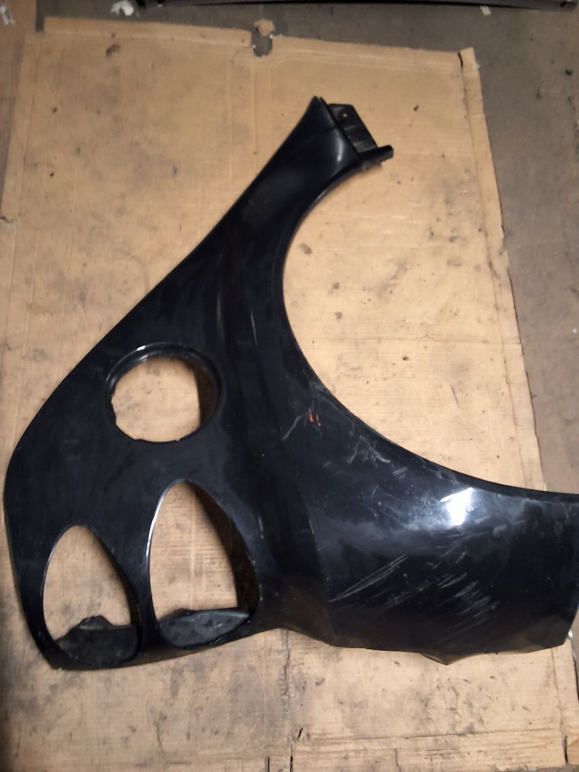 Aile arrière droit W451 noir rayures et abîmé 