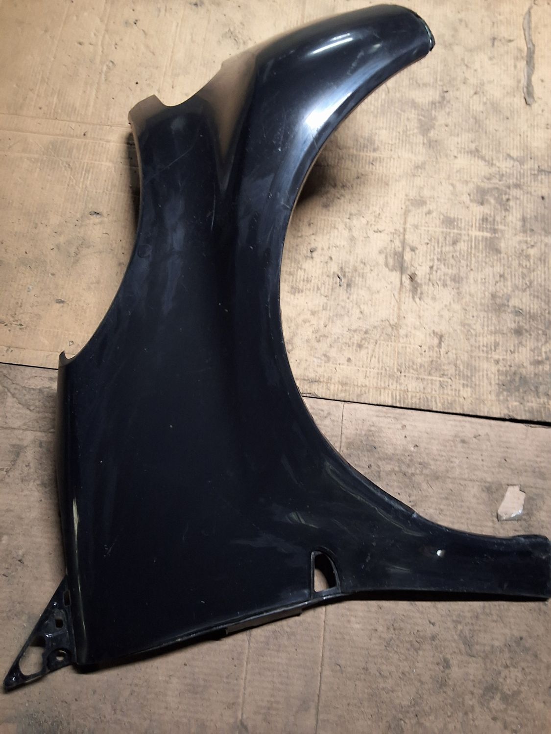 Aile avant droit w450 noir abîmé 