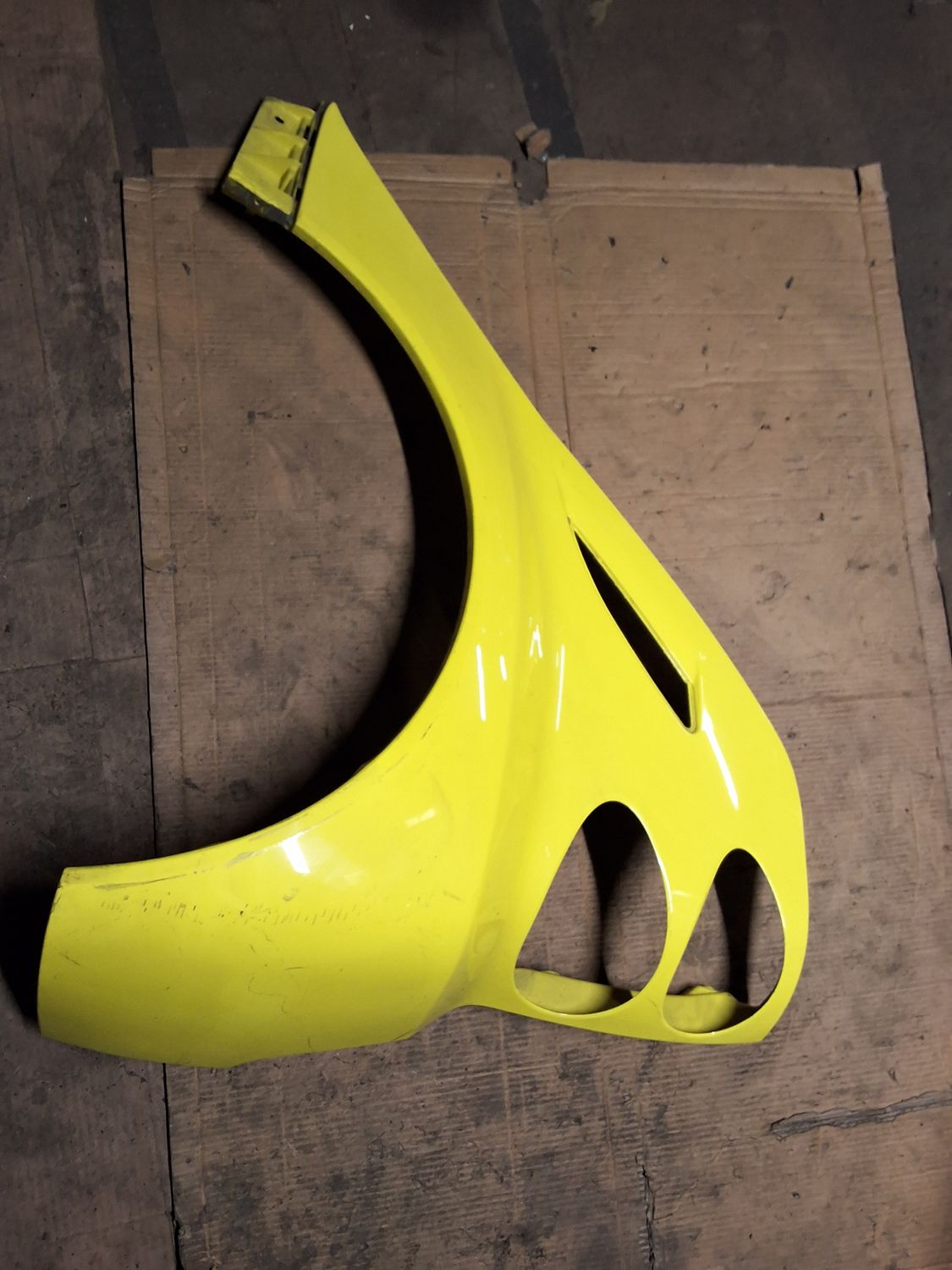 Aile arrière gauche W451 jaune rayures 