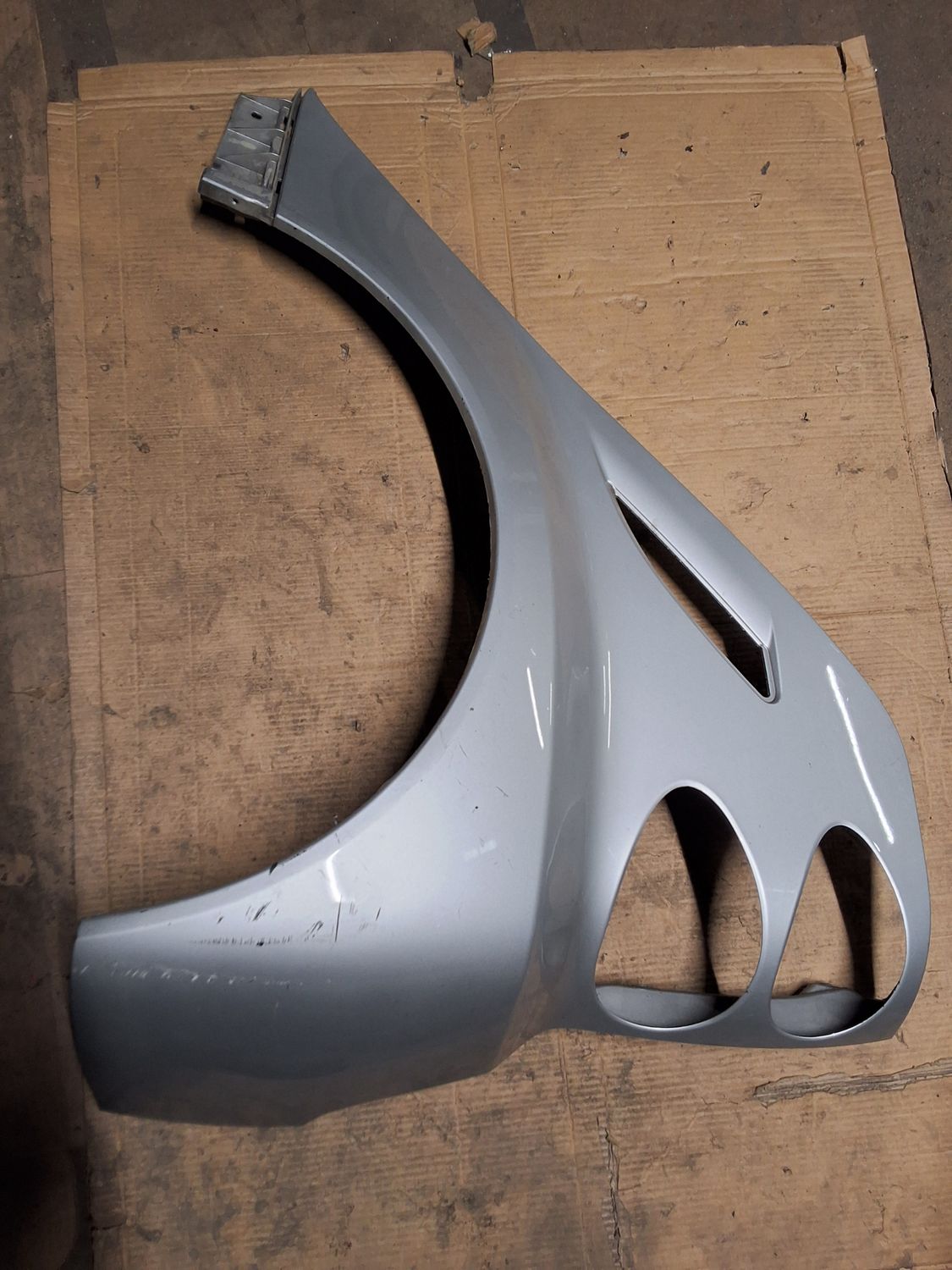 Aile arrière gauche W451 gris rayures 