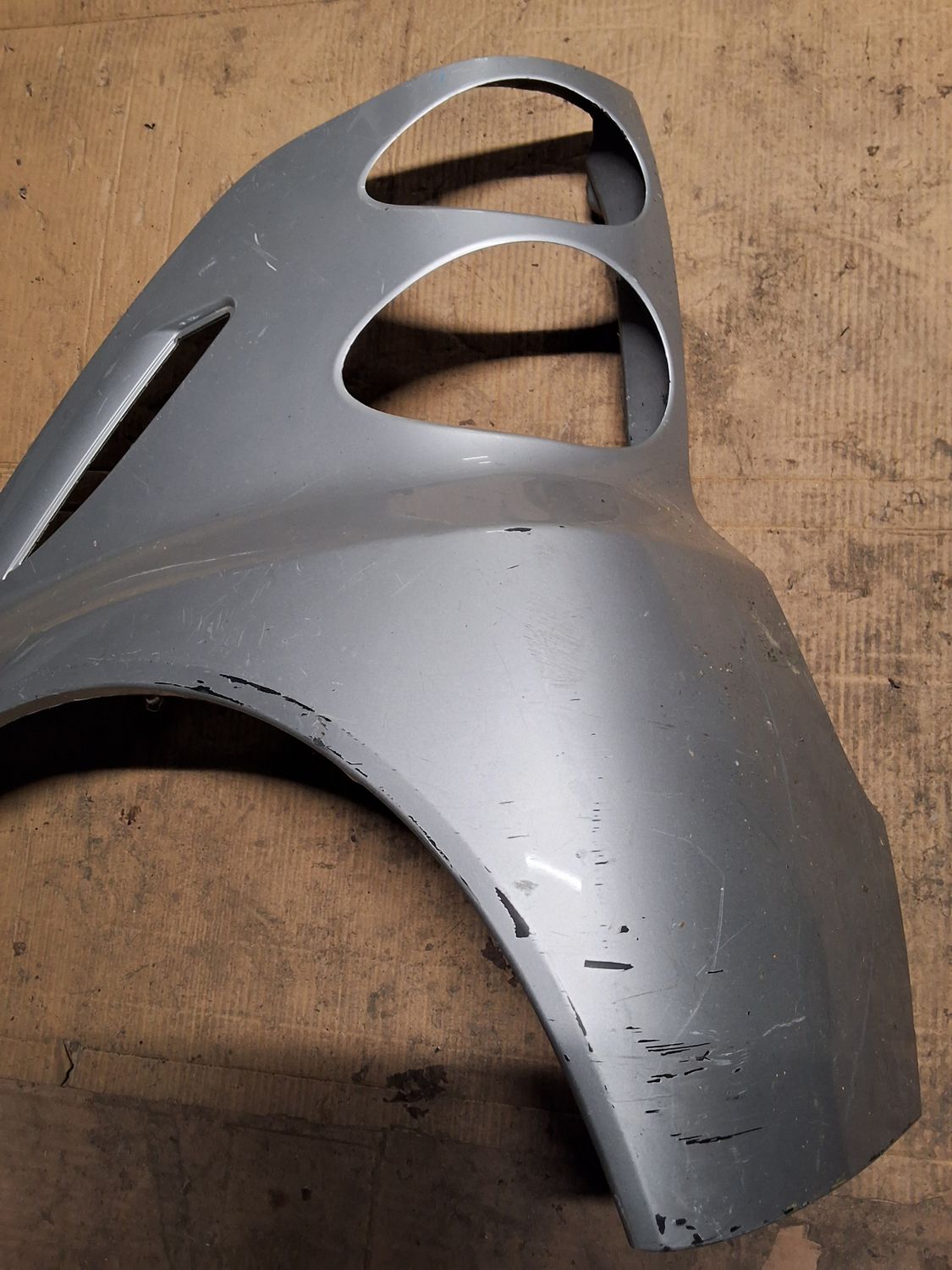 Aile arrière gauche W451 gris rayures 