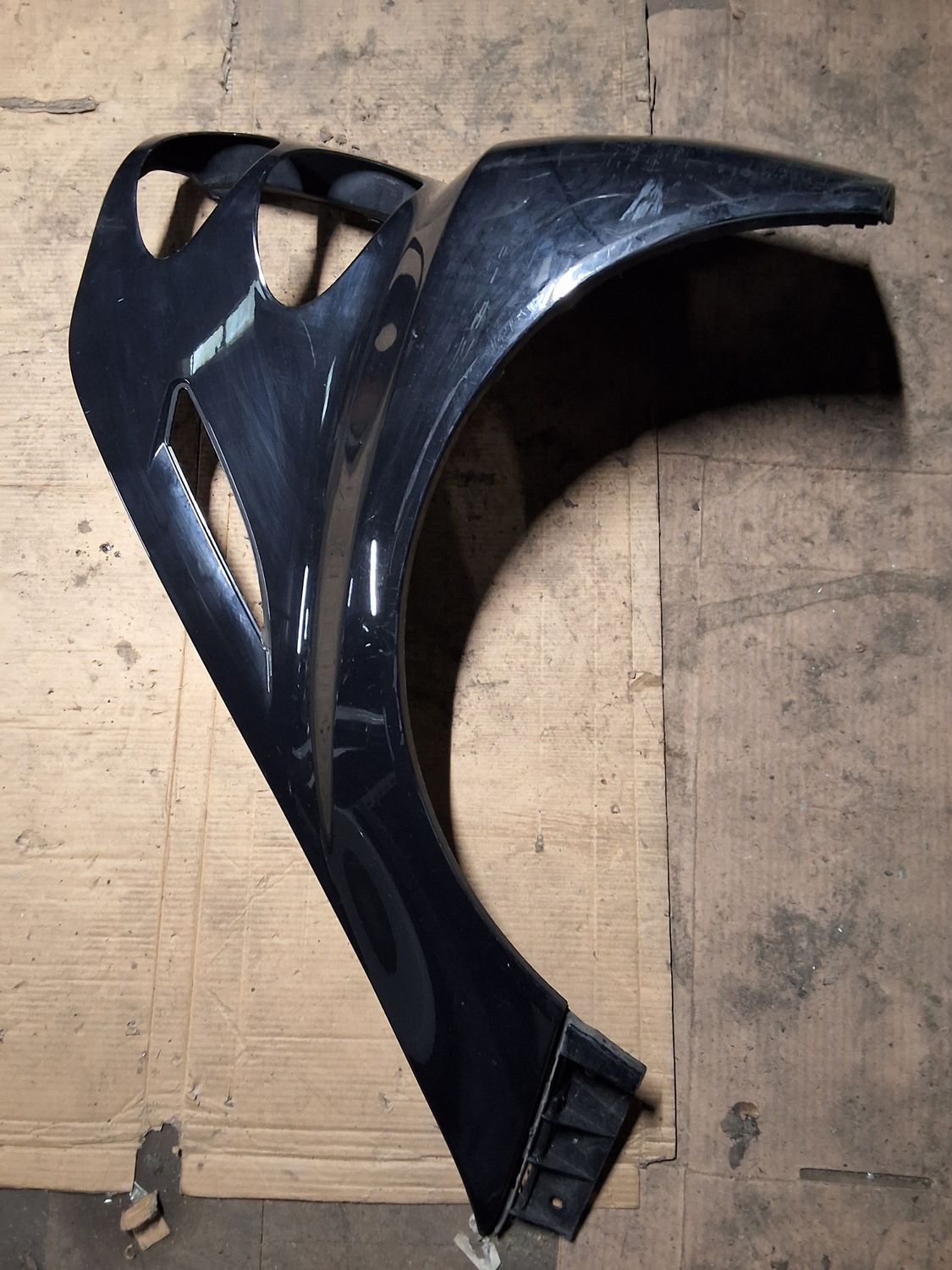 Aile arrière gauche W451 noir rayures et abîmé 