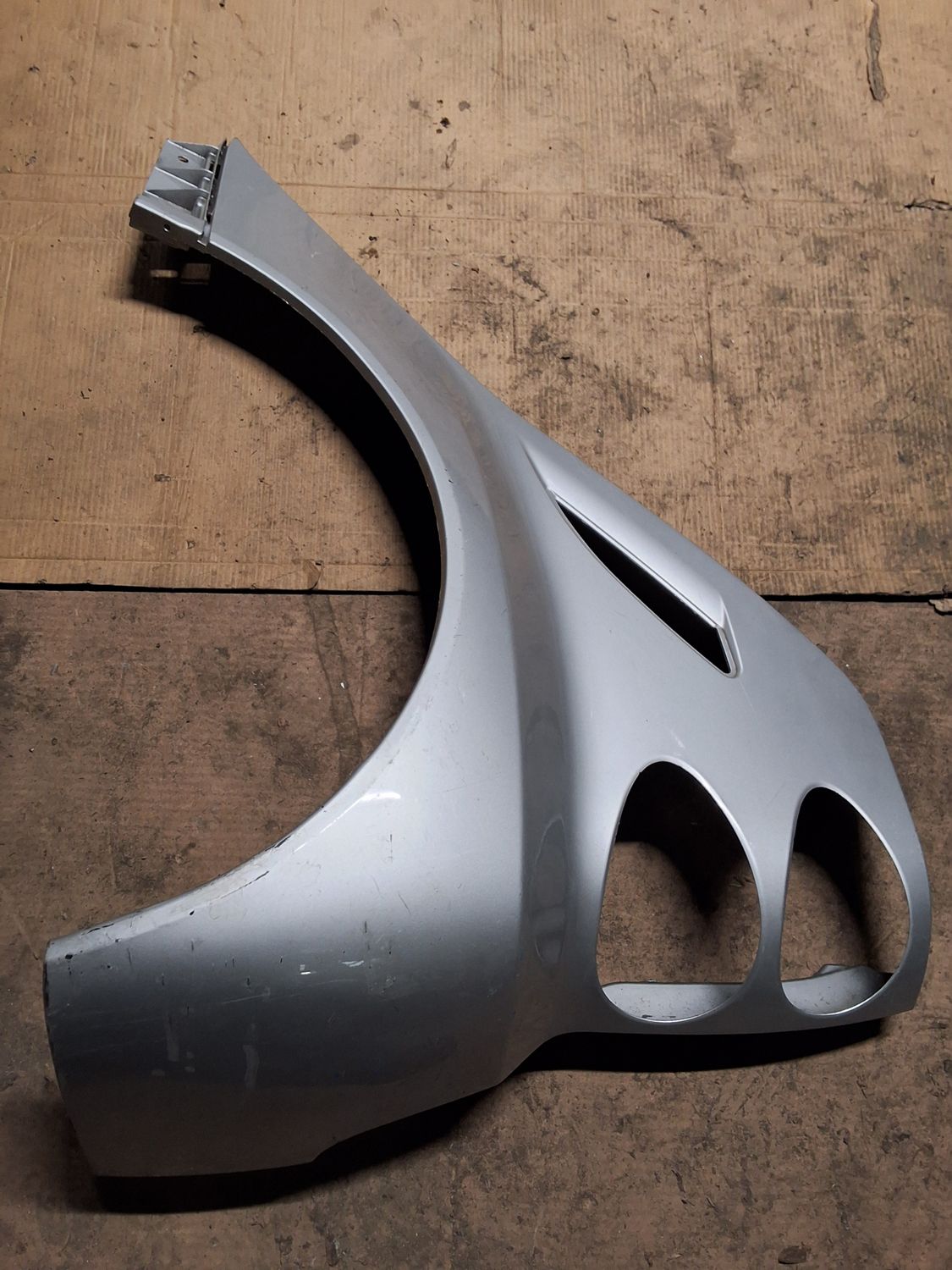 Aile arrière gauche W451 gris rayures 