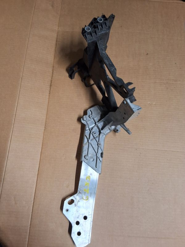Support de radiateur GLC W253 avant gauche 