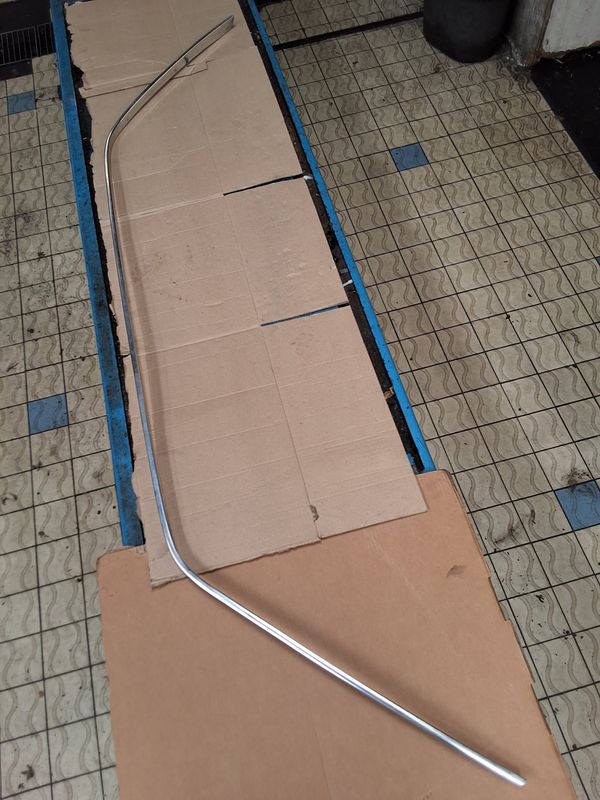 Baguettes de gouttière gauche w126 280se 